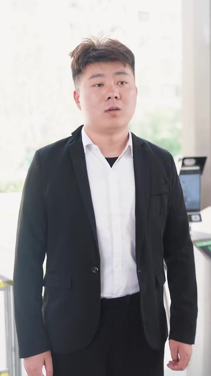 拽媽攜崽歸來（一胎三寶，神秘爹地竟是大佬）(全集)